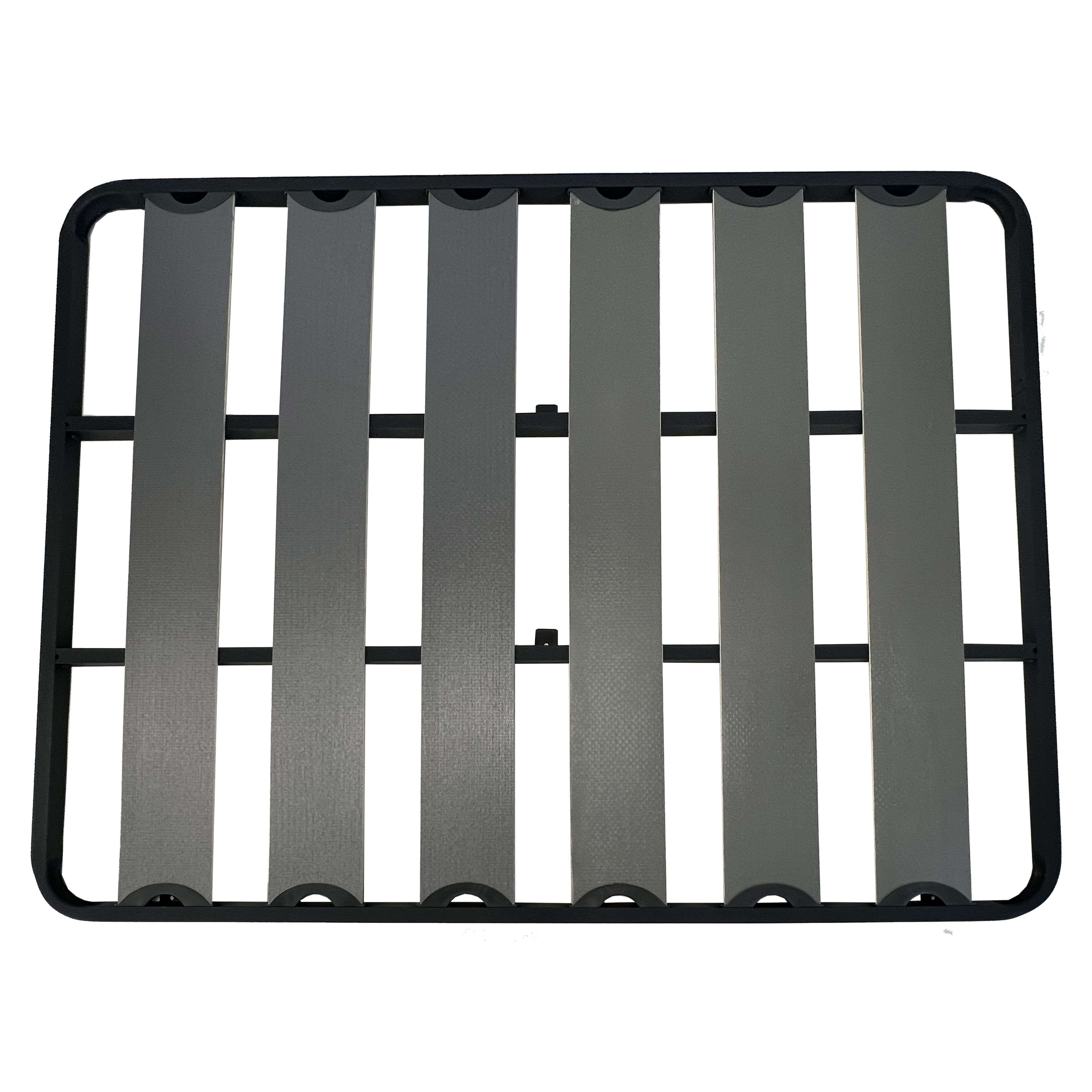 Una base de cama de metal con listones grises sobre un marco negro.