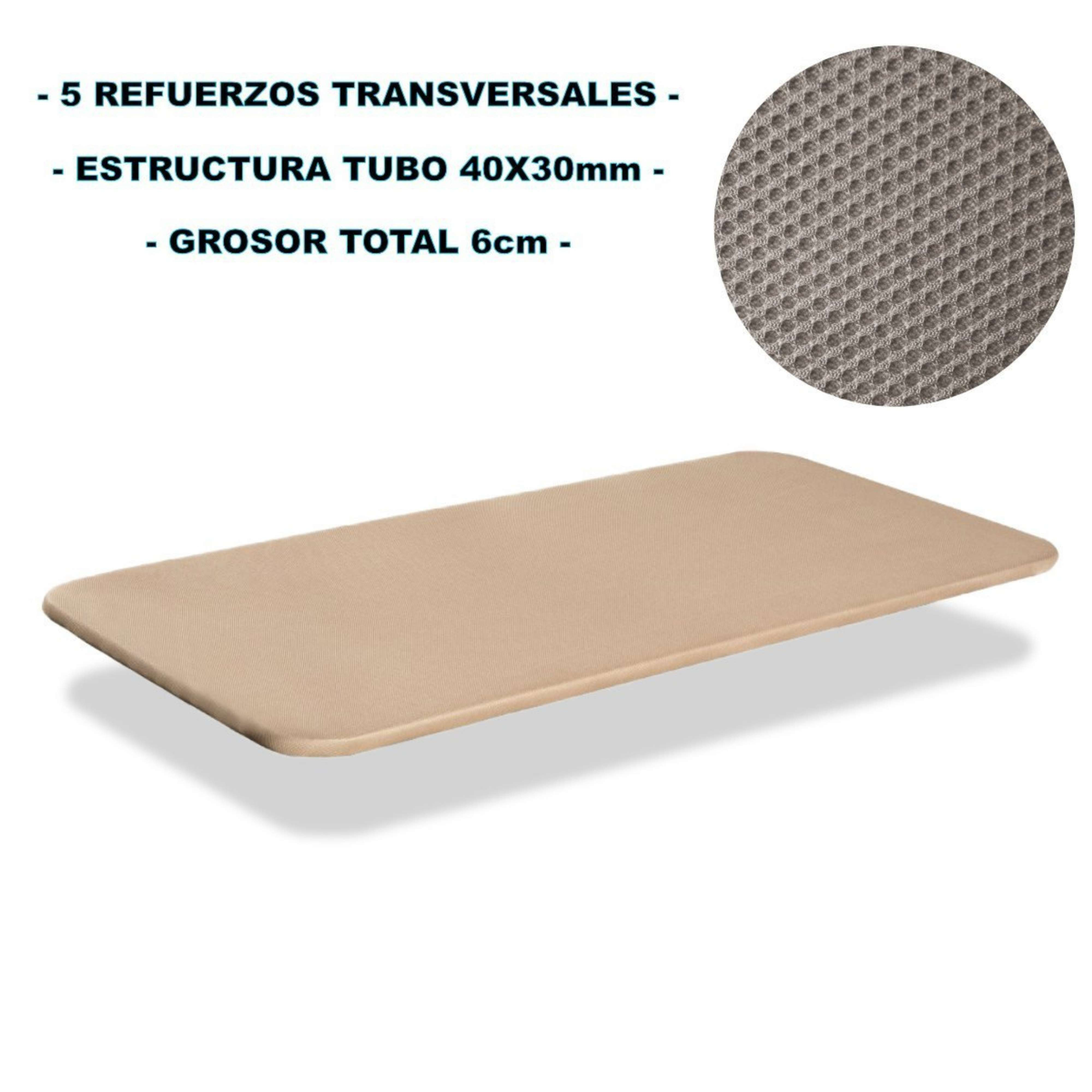 Una alfombra beige con detalle de panal e información textual.
