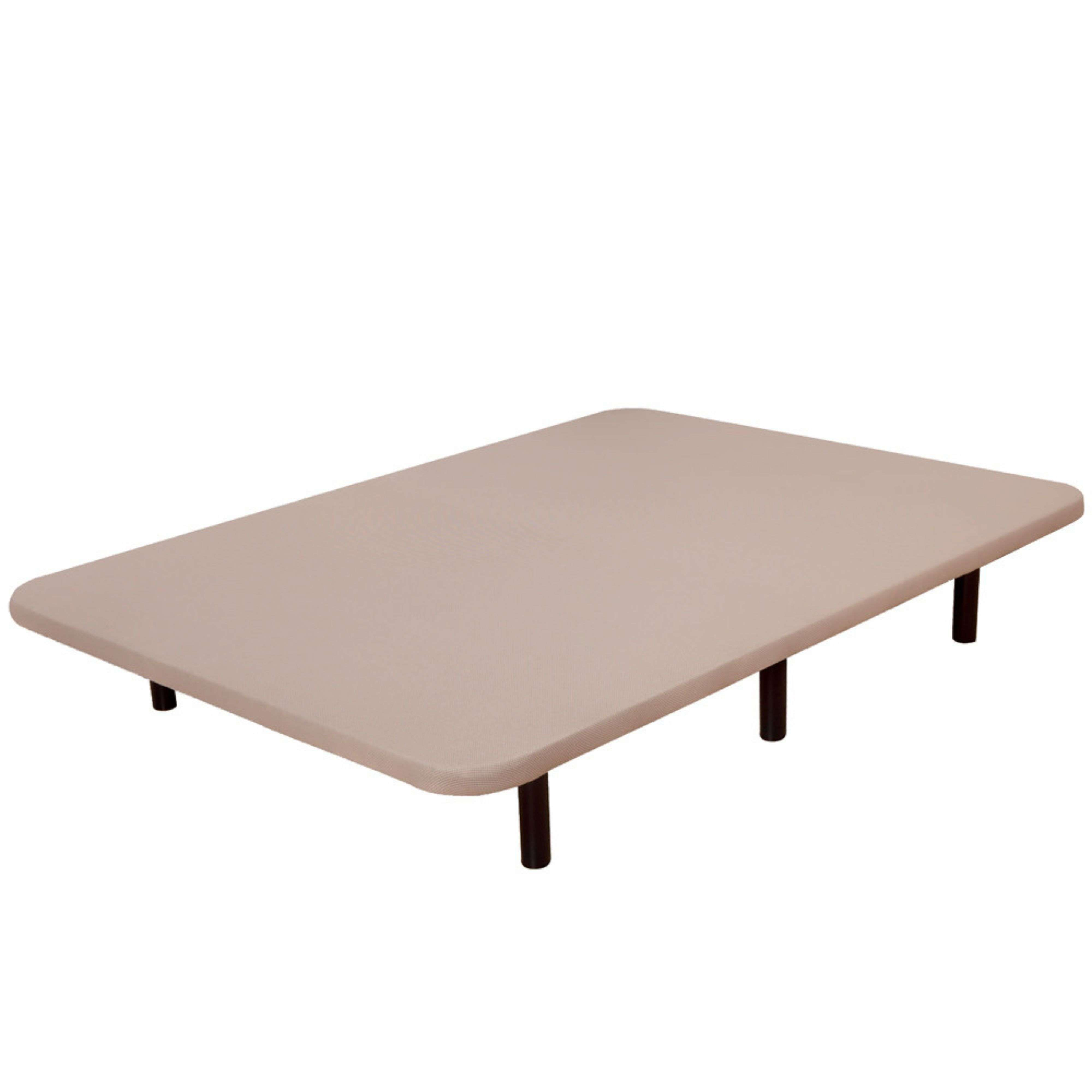 Una base de cama beige con cuatro patas oscuras, aislada sobre fondo blanco.