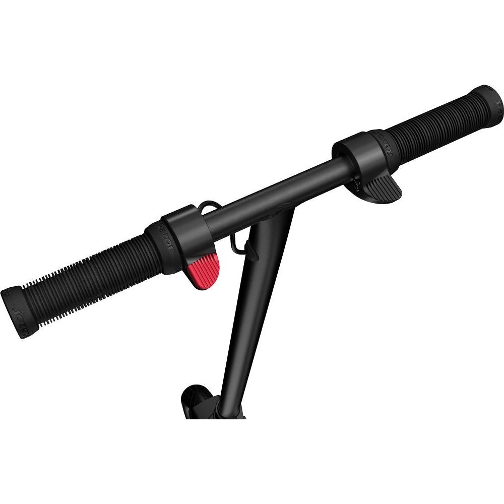 Czarna kierownica hulajnogi z czerwonymi dźwigniami hamulca i rowkowanymi uchwytami.