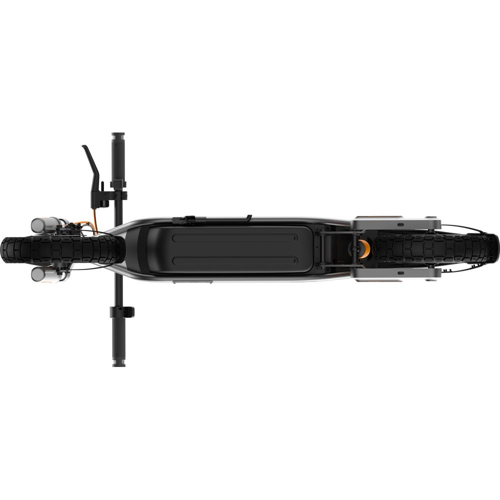 Oberansicht eines schwarzen E-Scooters mit orangefarbenen Akzenten und schwarzen Rädern.