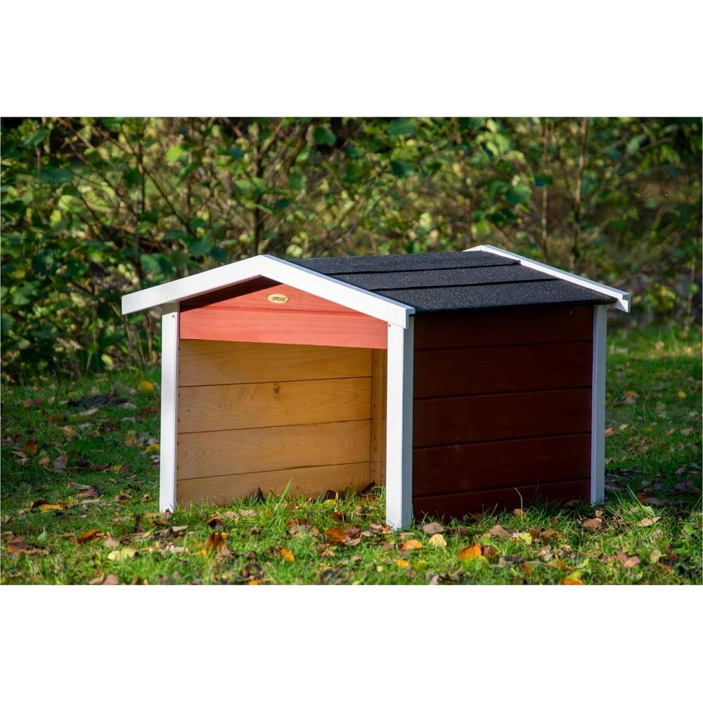 Ein zweifarbiges Hundehäuschen aus Holz mit schwarzem Dach steht im Gras.
