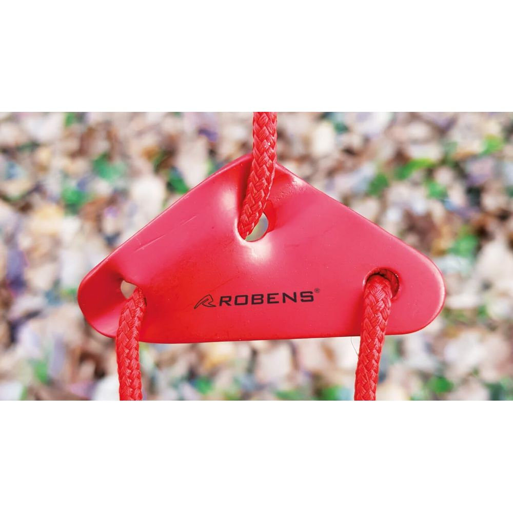Triangolo rosso con logo Robens e corde, sfondo di foglie.