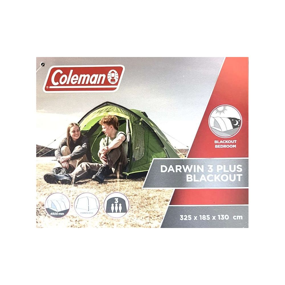 Tenda Coleman Darwin 3 Plus Blackout con due persone davanti.
