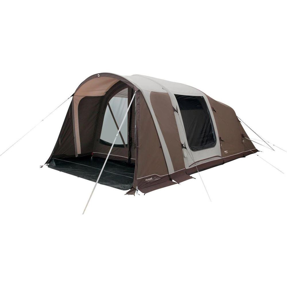Una tenda marrone e grigio chiaro con più finestre e ingressi.