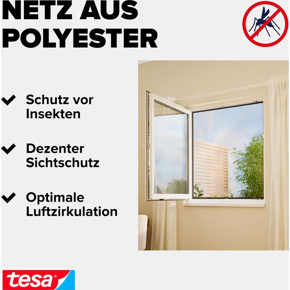 Fenêtre avec moustiquaire, offre protection et circulation d'air.