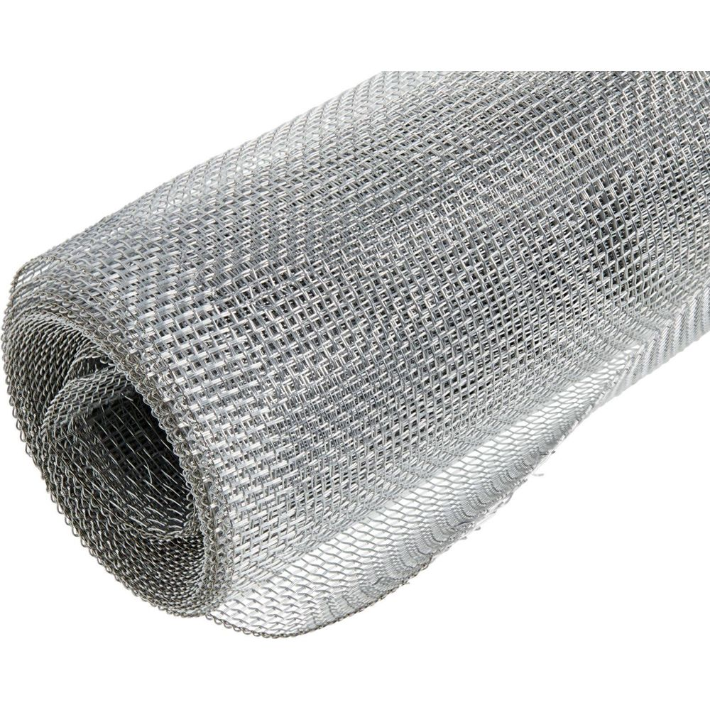 Eine aufgerollte Rolle aus silbernem Drahtgitter mit kleinen Quadratmaschen.