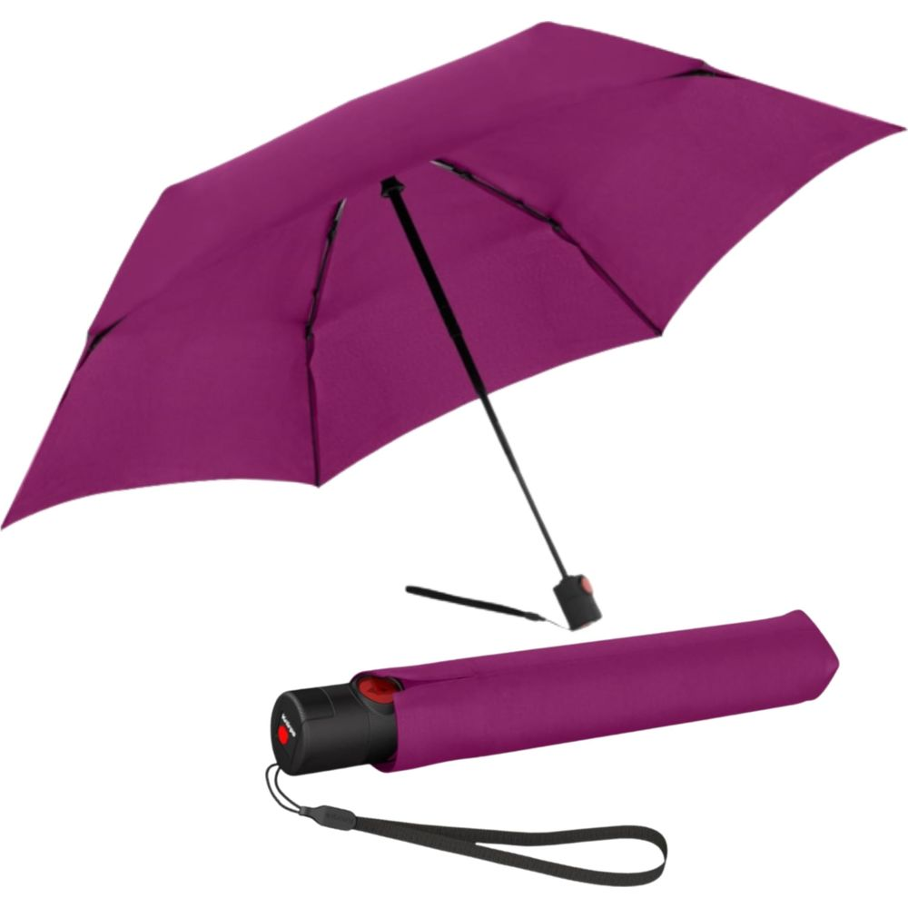 Ein offener, violetter Regenschirm und ein geschlossener Regenschirm in einer Hülle.