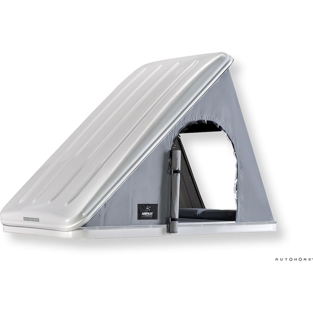 Una tenda da tetto argentata con pareti in tessuto grigio e ingresso aperto, su sfondo bianco.