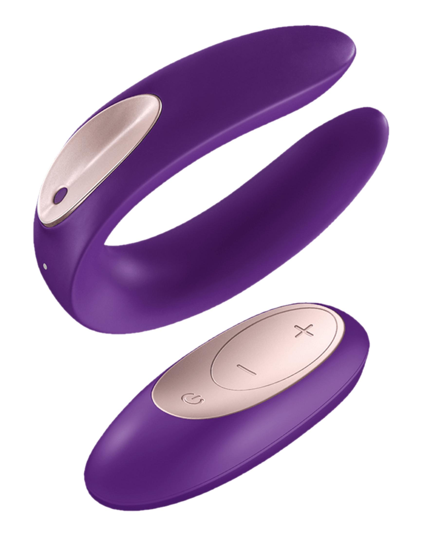 Fioletowy zestaw wibratora z pilotem, na białym tle.