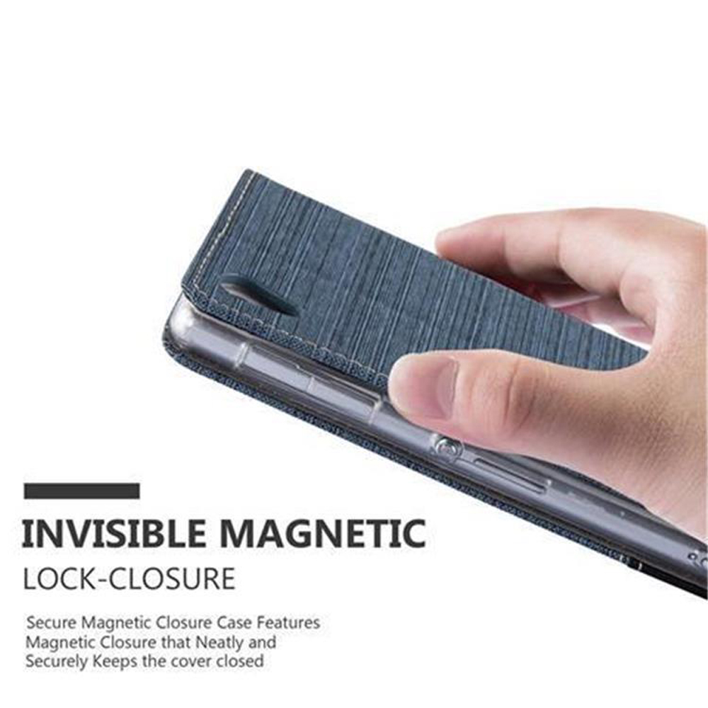 Una mano tiene una custodia per telefono blu con chiusura magnetica.