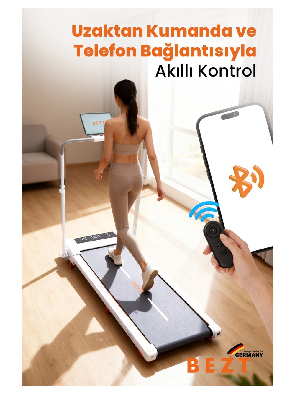 Kadın koşu bandında, telefon ve kumanda ile kontrol ediliyor.