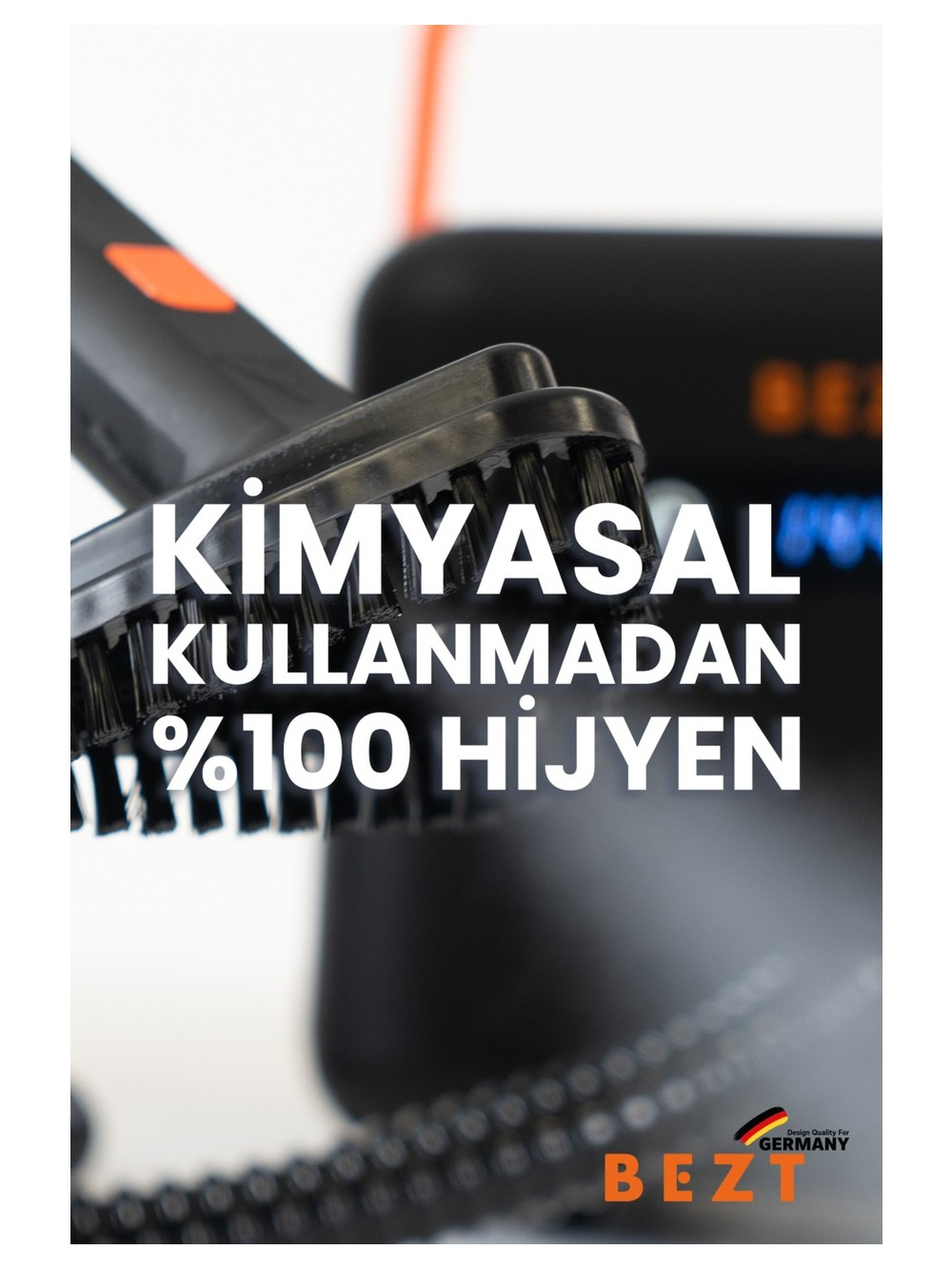 Turuncu detaylı siyah fırça başlığı, yakın çekim. Metin: Kimyasal kullanmadan %100 hijyen.