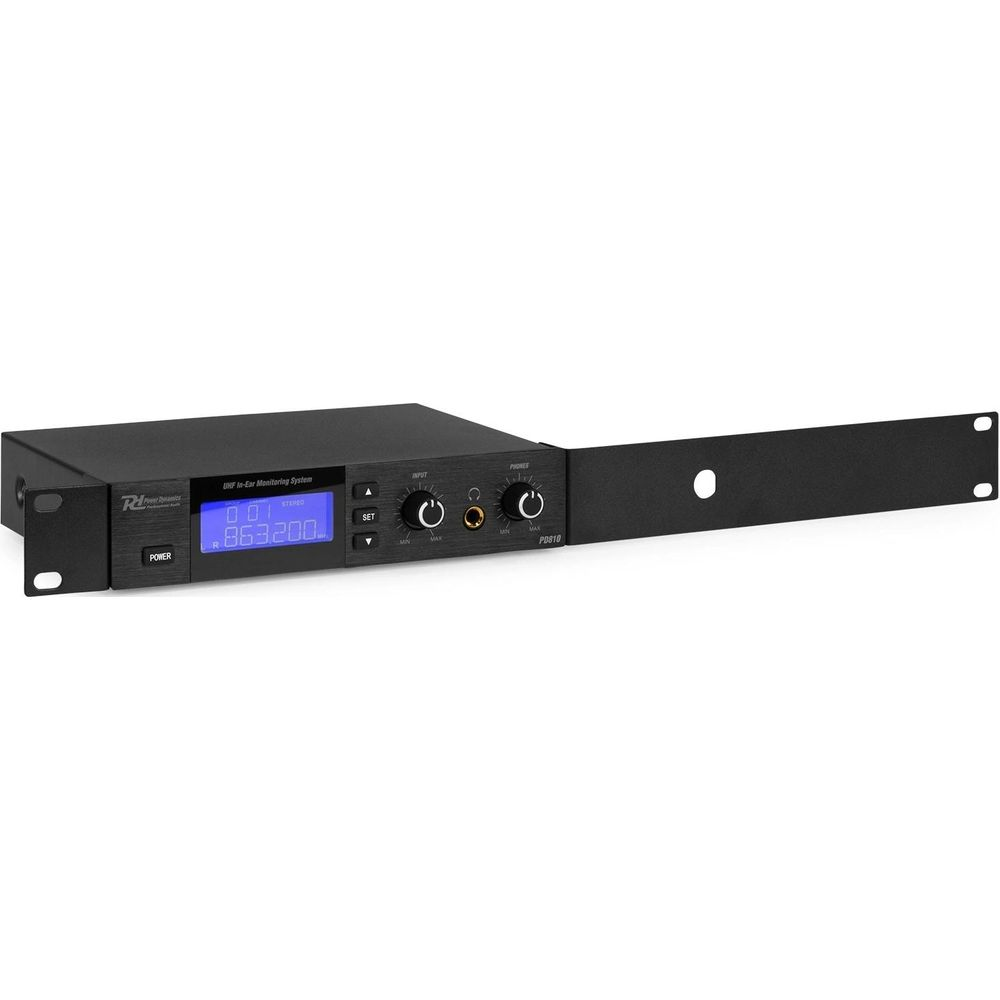 Transmisor negro en rack con pantalla azul, botones y puertos.