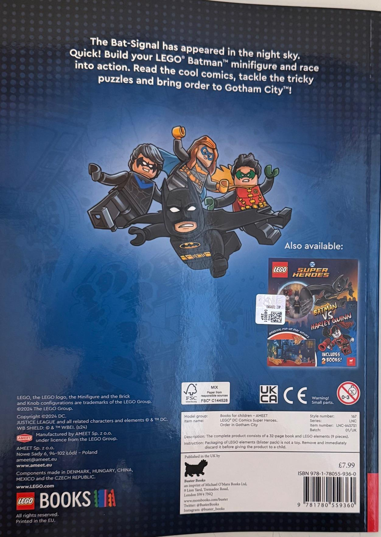 Dört Lego süper kahraman: Batman, Robin, Batgirl ve Nightwing, mavi arka planda.