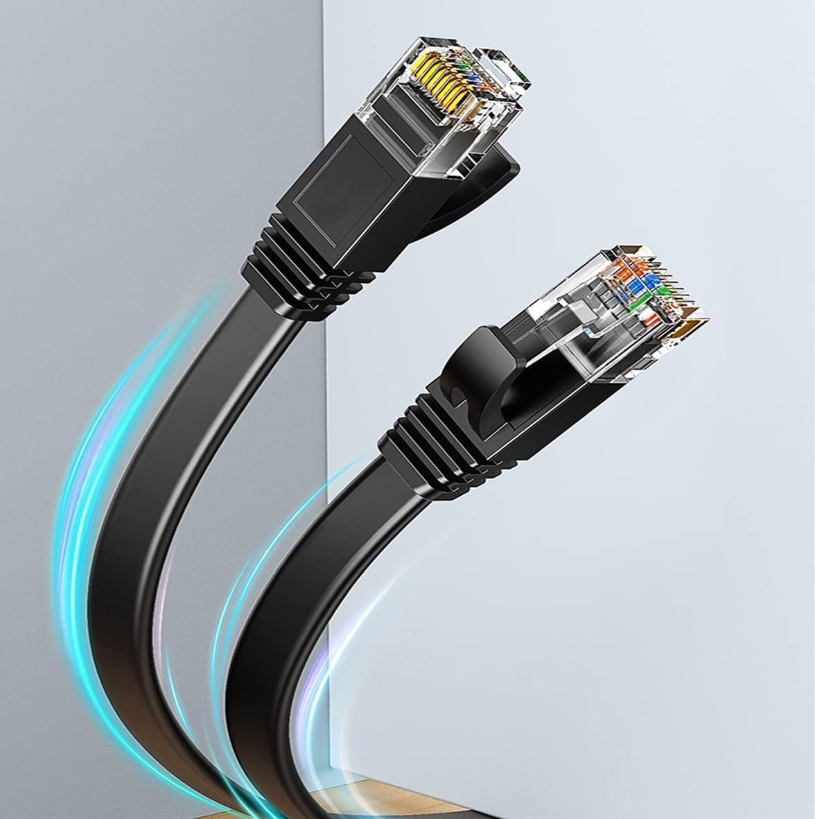Zwei schwarze Netzwerkkabel mit transparenten Steckern und farbigen Drähten.