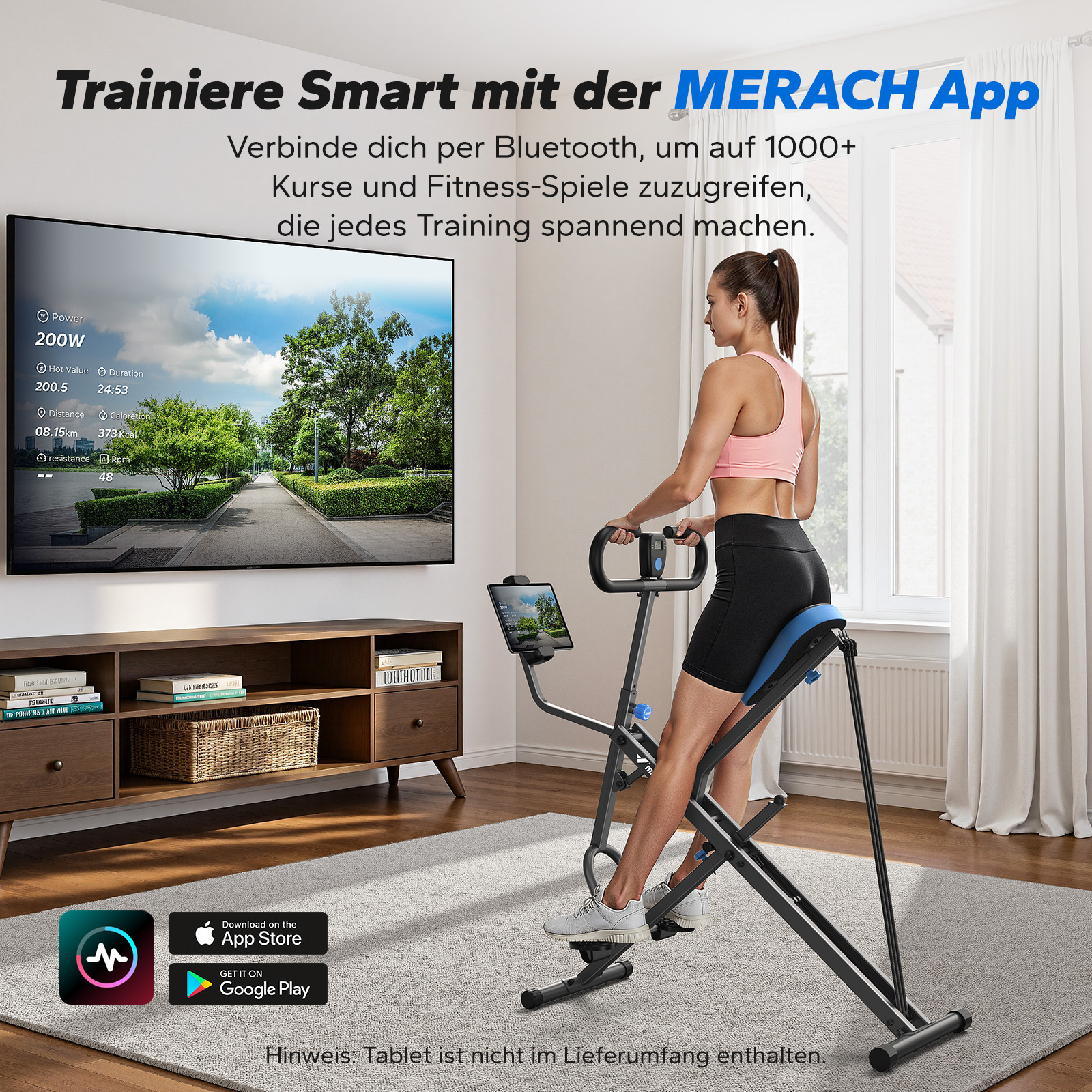 Eine Frau trainiert auf einem Heimtrainer vor einem großen Bildschirm, der eine virtuelle Landschaft zeigt.