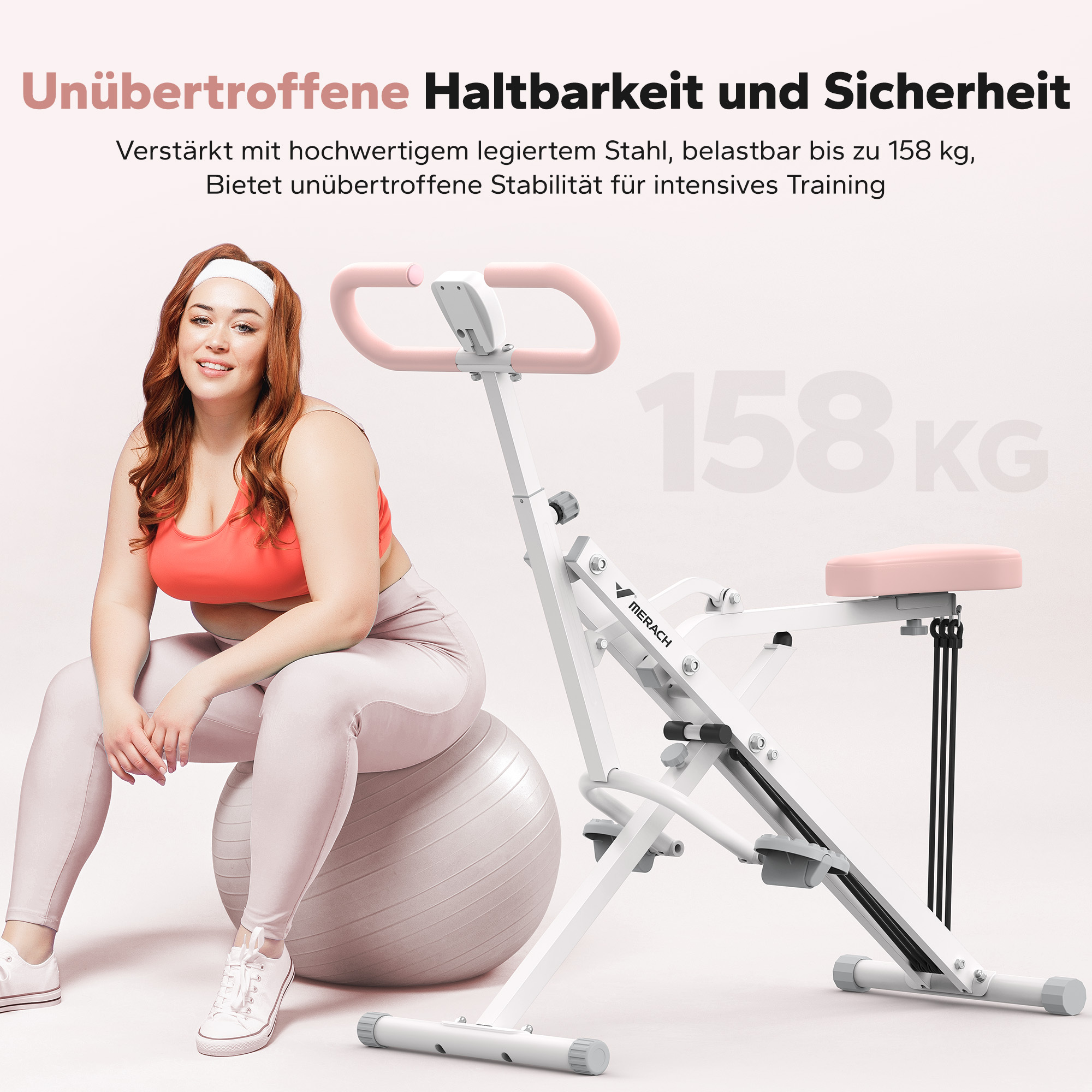 Eine Frau sitzt auf einem Gymnastikball neben einem Heimtrainer.