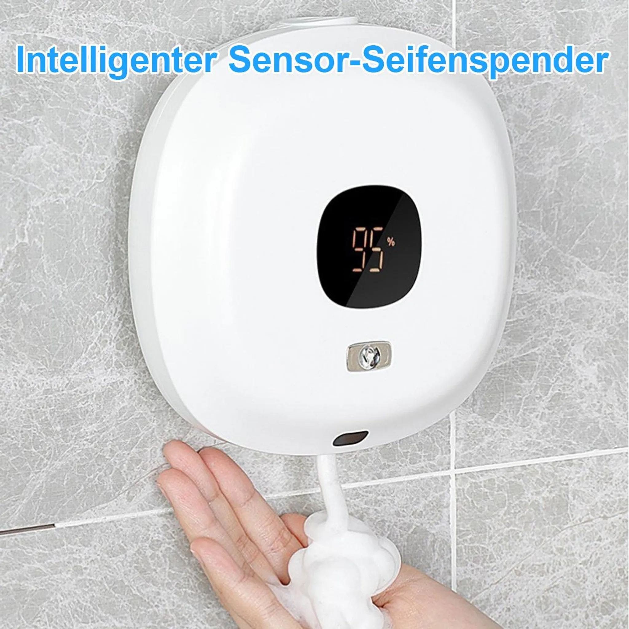 Weißer Sensor-Seifenspender mit digitaler Anzeige 95% auf grau gefliestem Hintergrund.