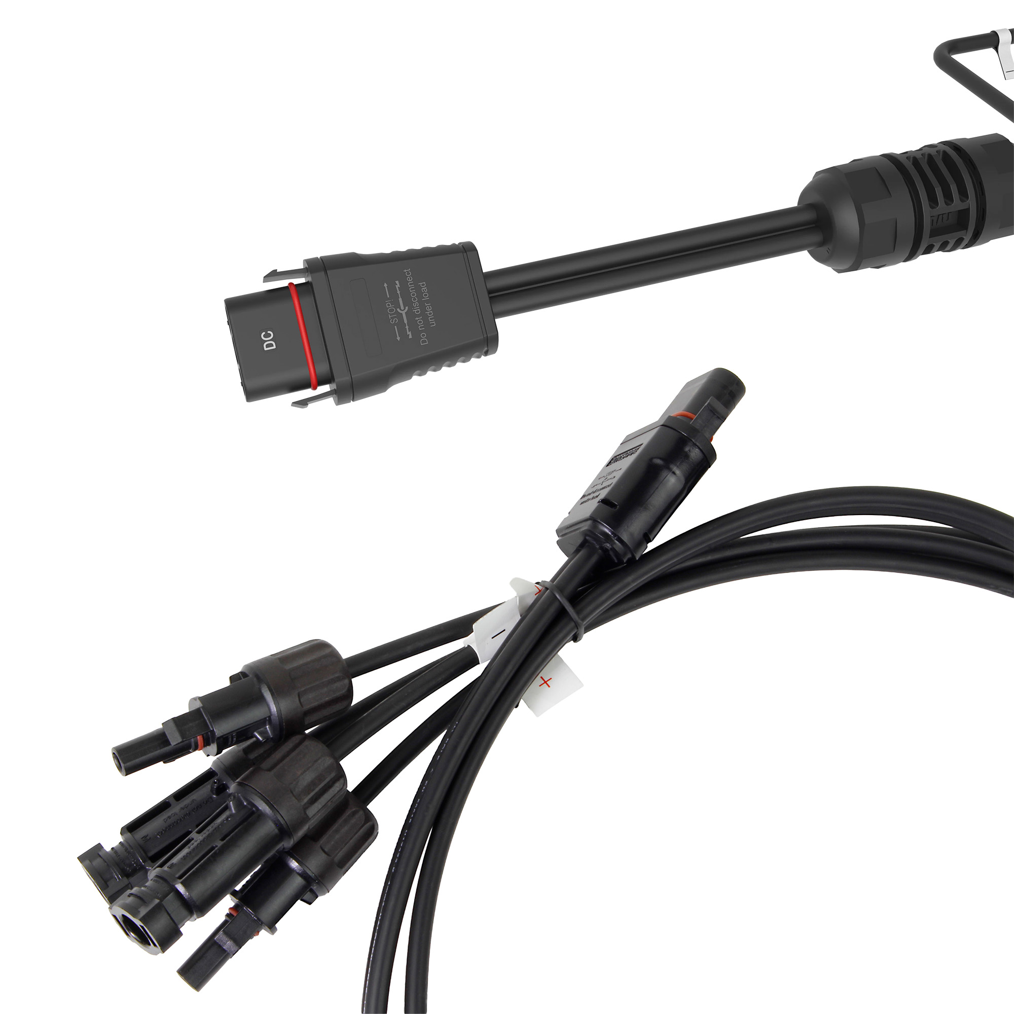 Schwarze MC4-Steckverbinder und Kabel für Solarmodule. Ein Kabel hat einen DC-Stecker.