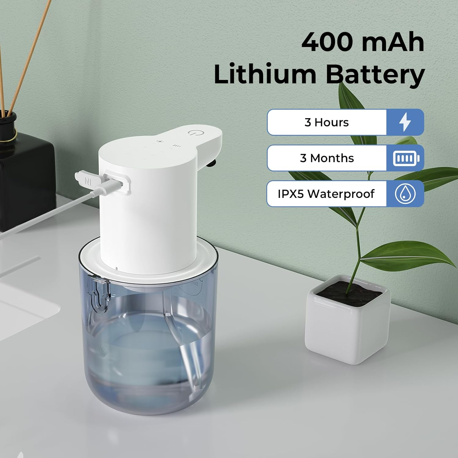 Weißer automatischer Seifenspender mit 400 mAh Akku, IPX5 wasserdicht.