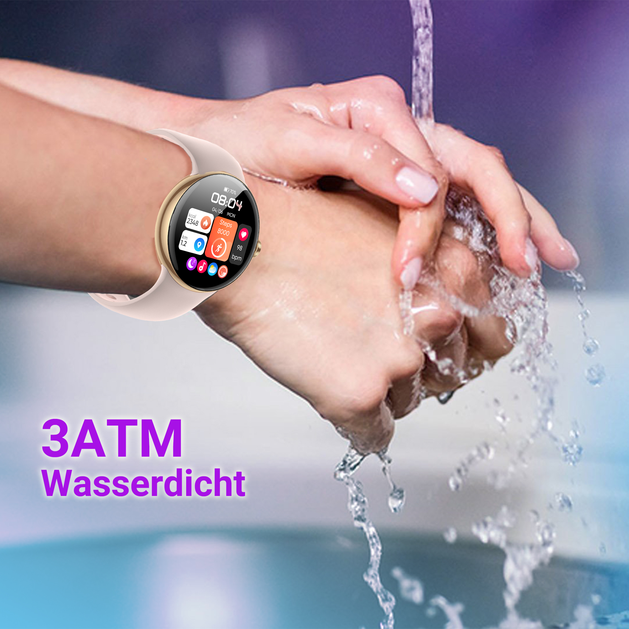Eine Uhr am Handgelenk wird unter fließendem Wasser gewaschen.