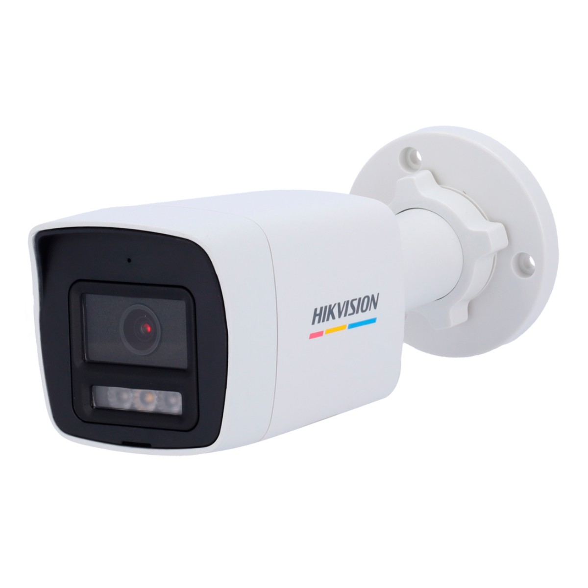 Beyaz arka plan üzerinde siyah yüzlü ve lensli beyaz Hikvision güvenlik kamerası.