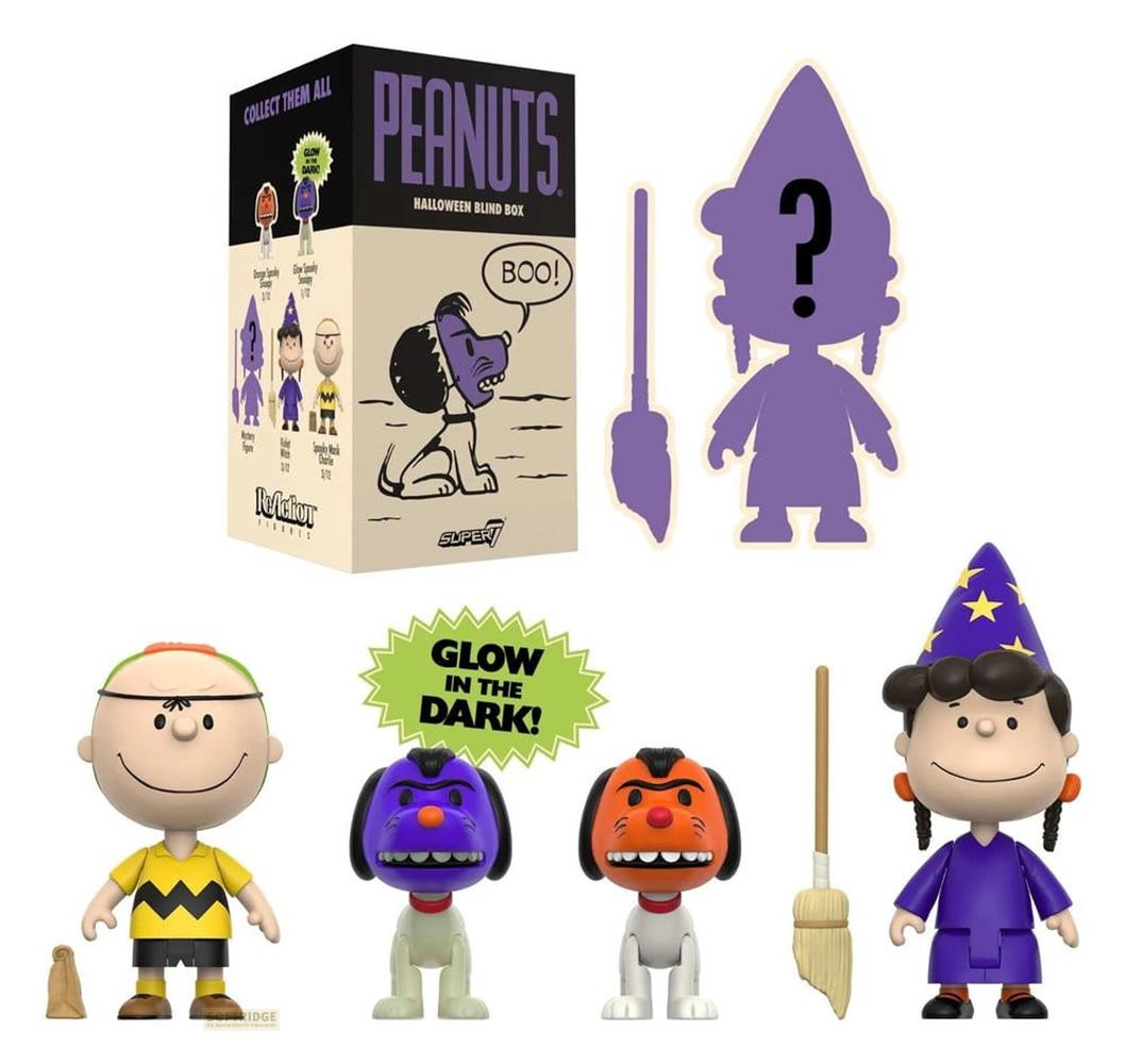 Peanuts Halloween Blind Box mit Figuren: Charlie Brown, Snoopy und Lucy im Hexenkostüm.