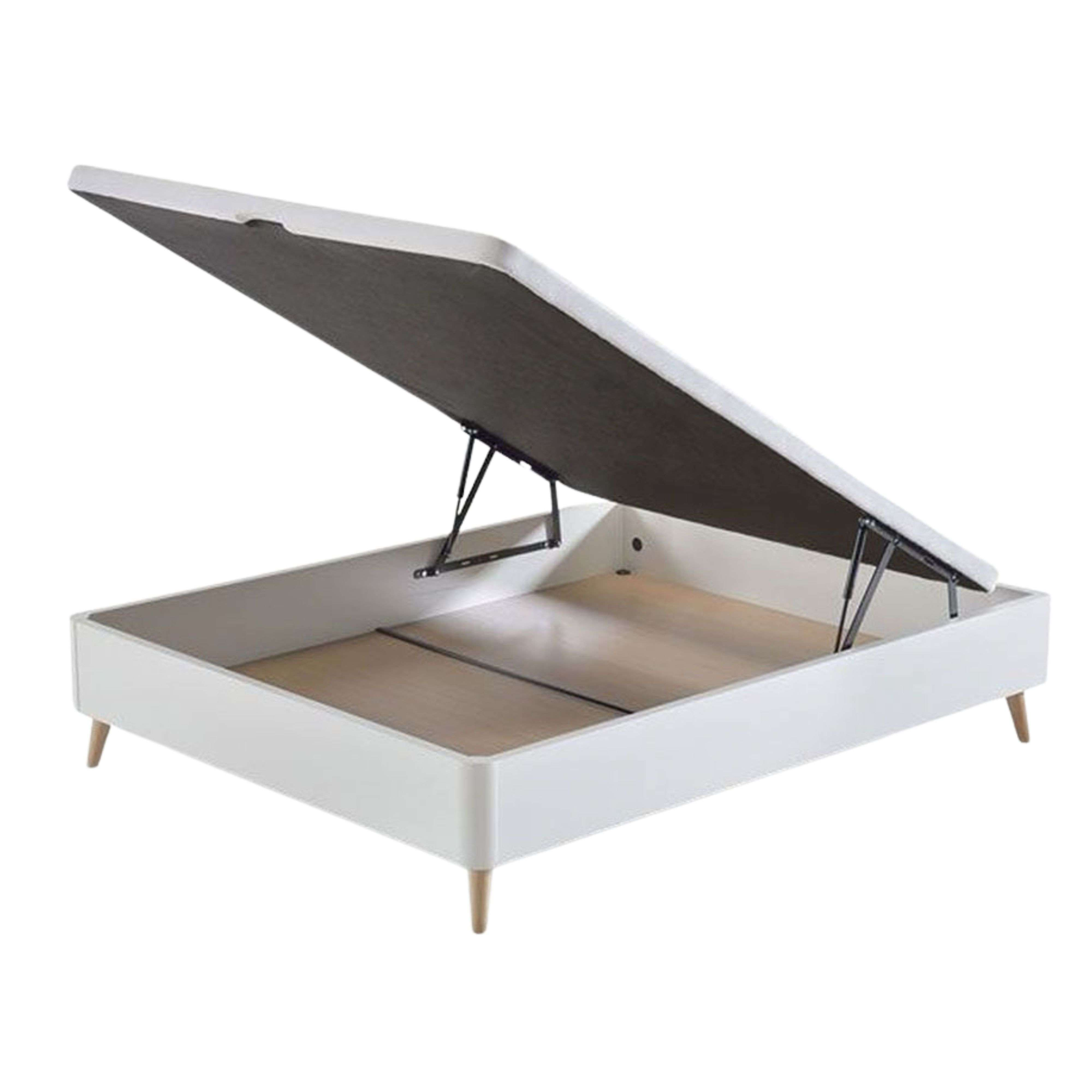 Estructura de cama blanca con base de listones levantada, sobre patas de madera.