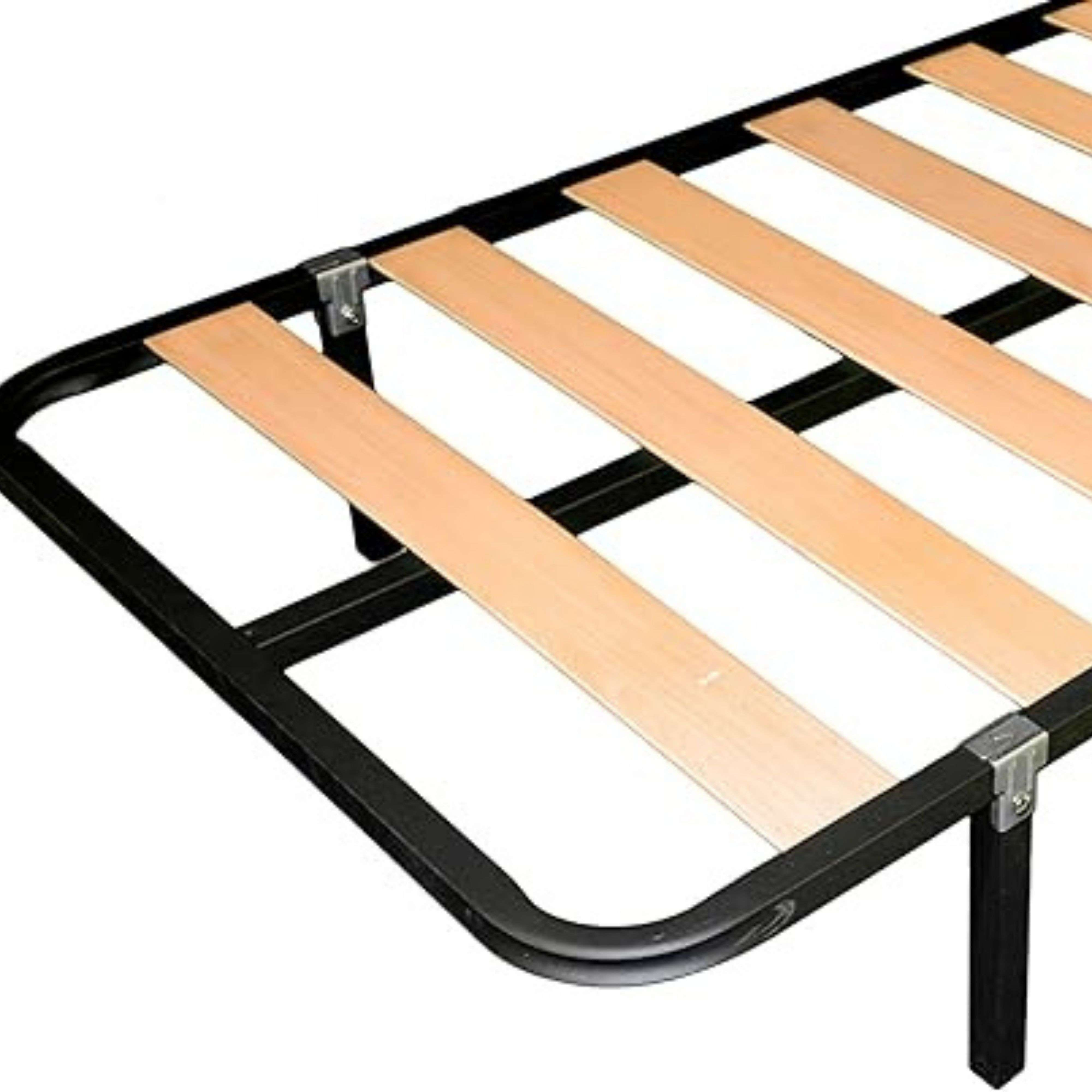 Un somier metálico negro con listones de madera, sobre fondo blanco.