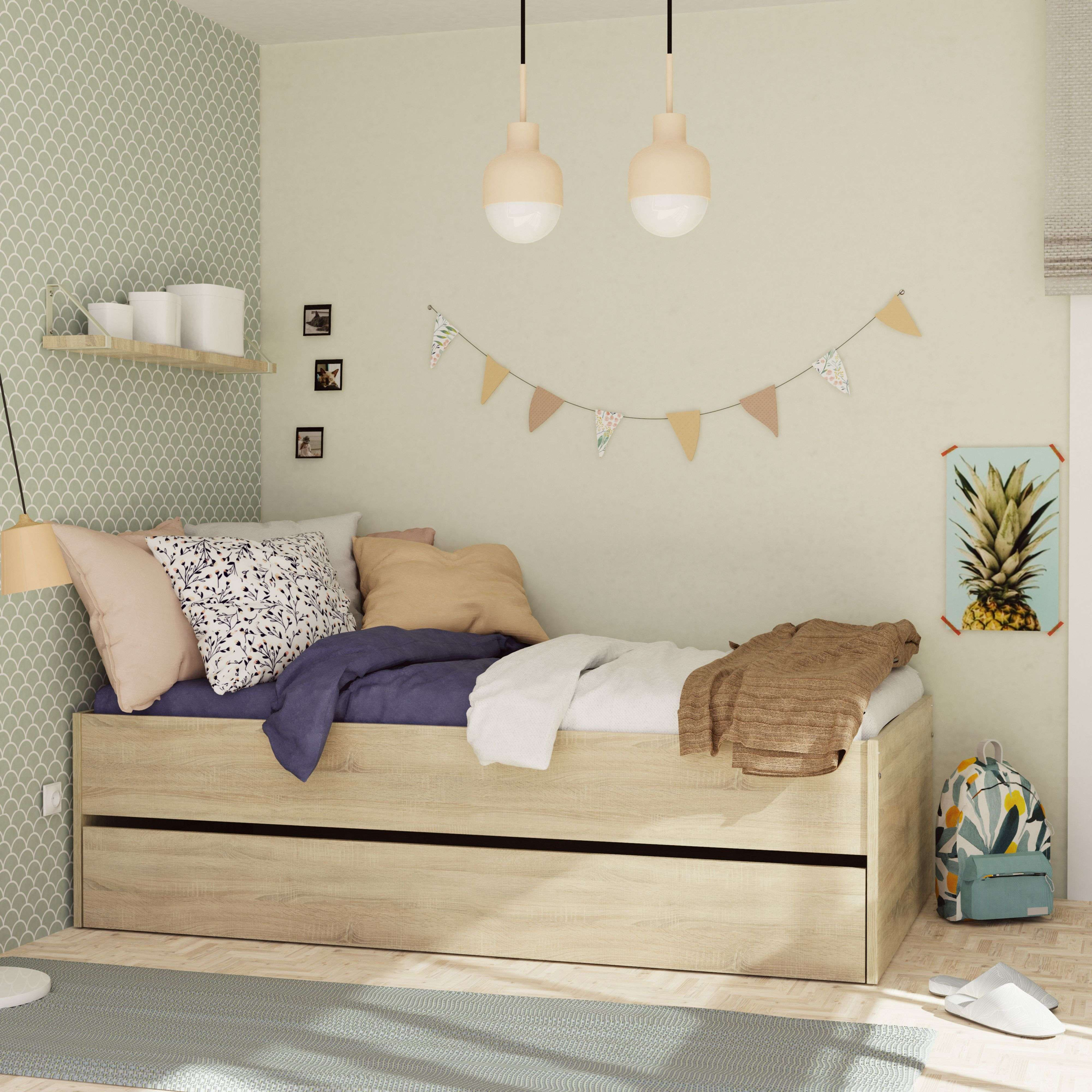 Una cama de madera con cojines y mantas, al lado una mochila y zapatillas.