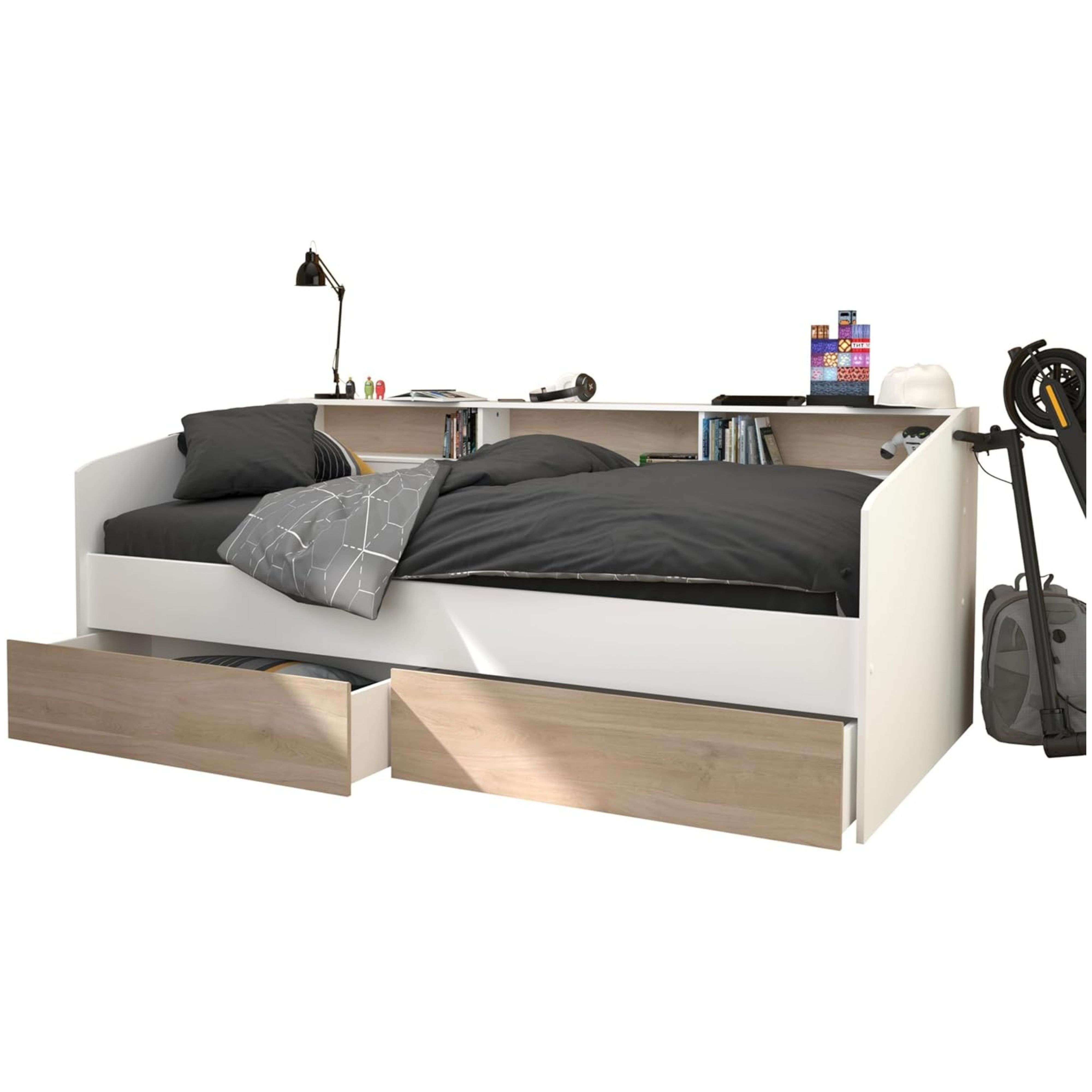 Cama moderna con estantes, cajones, lámpara, auriculares y patinete eléctrico.