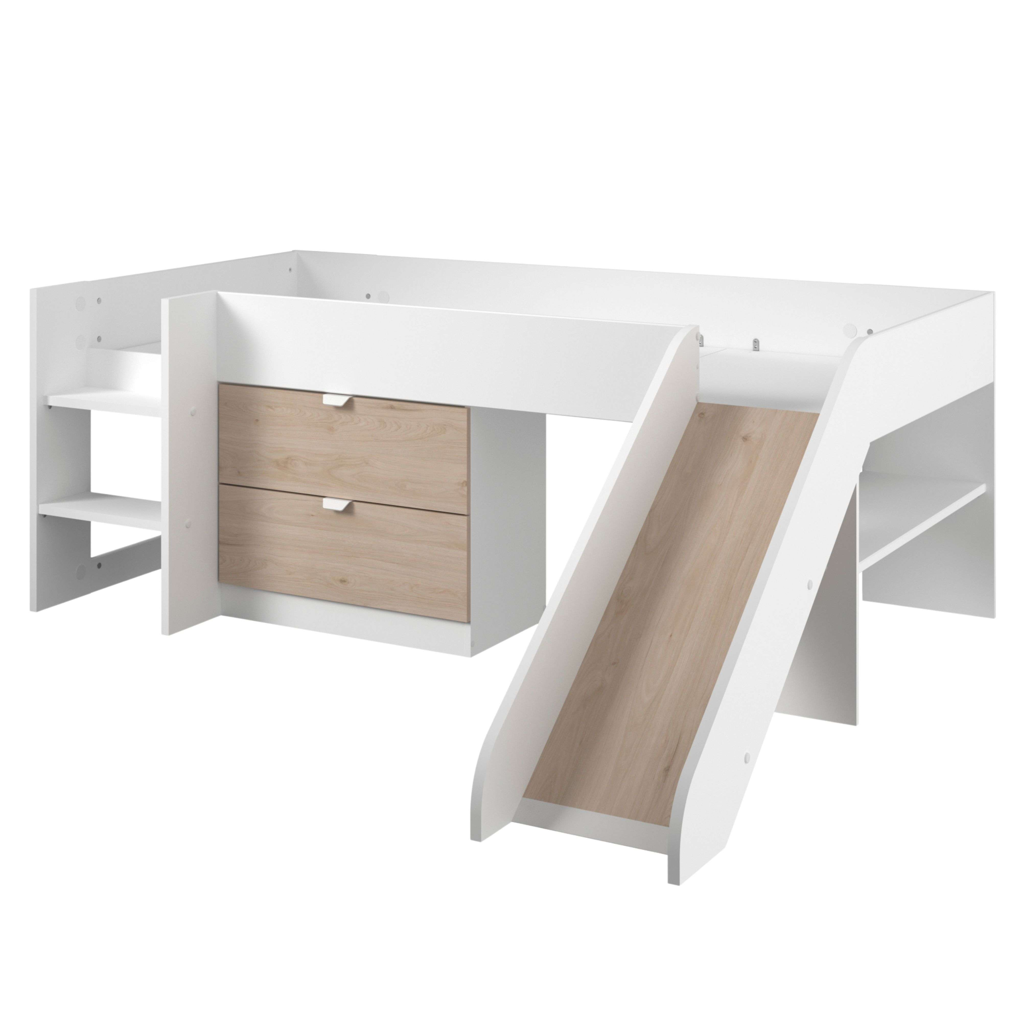 Una cama alta blanca con detalles de madera y un tobogán.