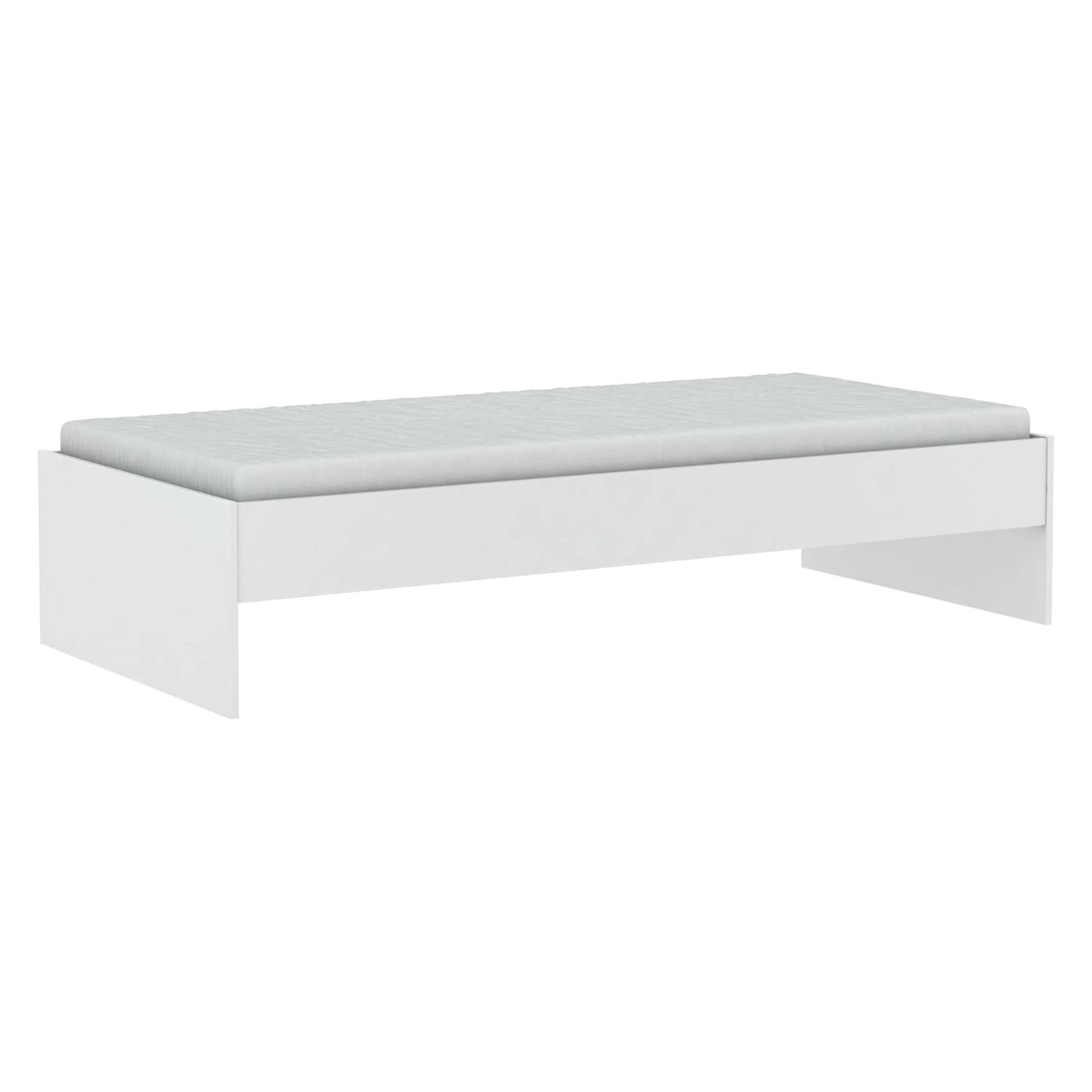 Una estructura de cama blanca con un colchón gris sobre fondo blanco.