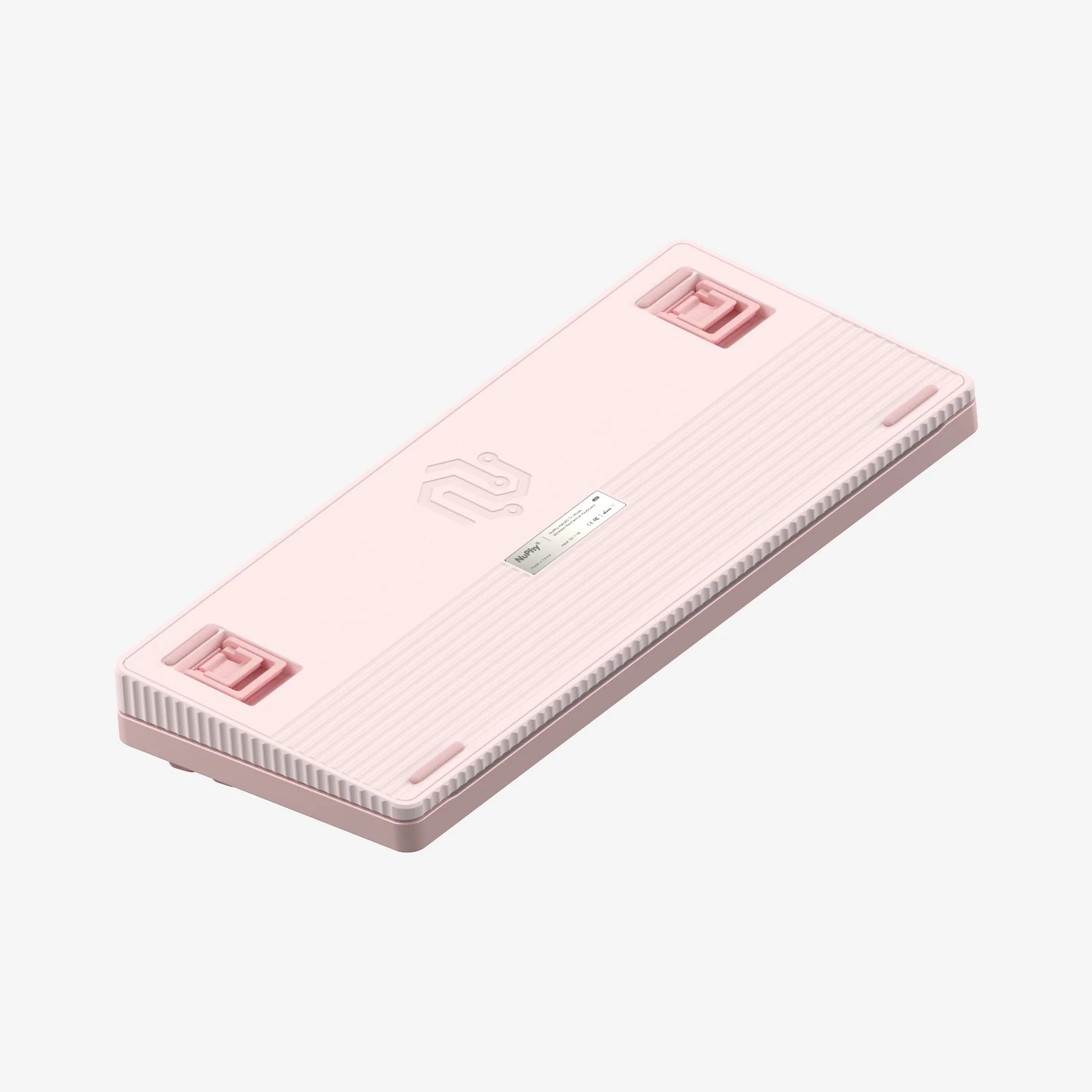 Różowa podstawa klawiatury z teksturowanymi liniami i dwoma regulowanymi nóżkami.