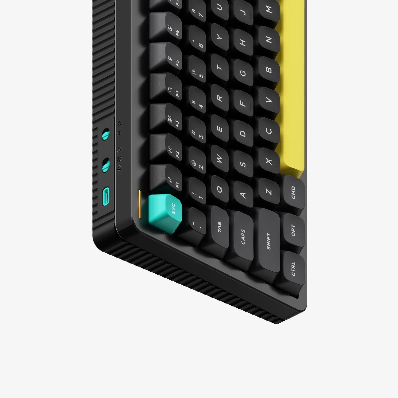 Zbliżenie czarnej klawiatury z turkusowym klawiszem ESC i żółtym akcentem.