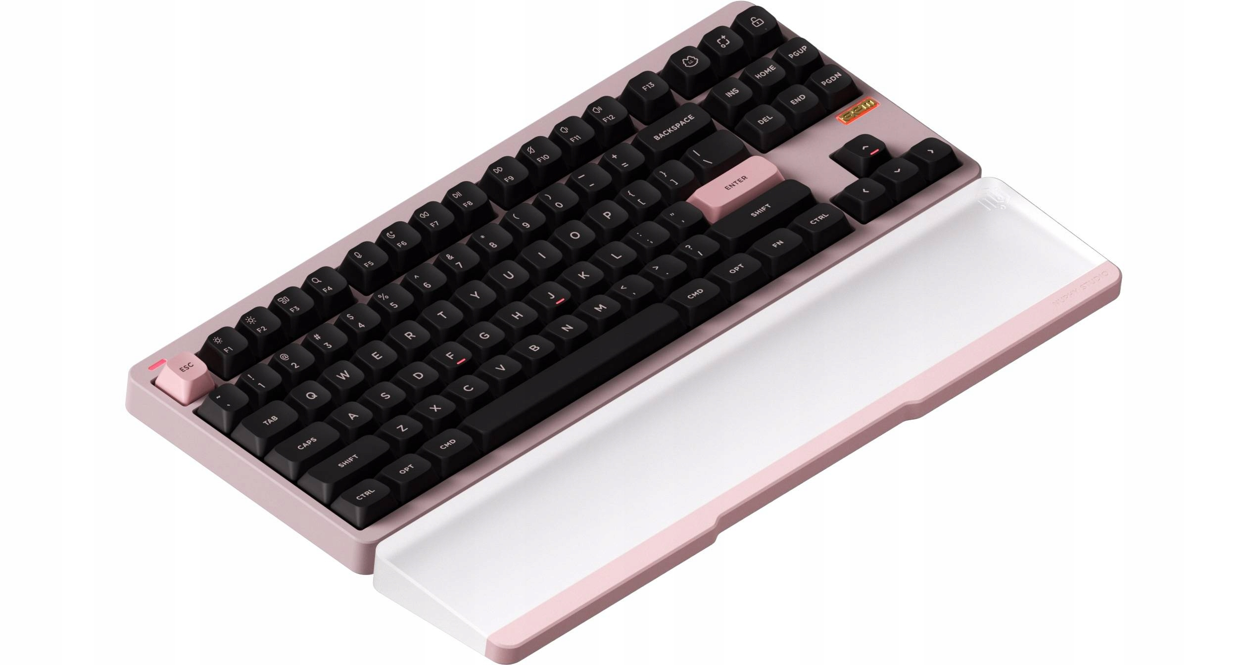 Una tastiera meccanica rosa con tasti neri e poggiapolsi bianco. Il tasto ESC è rosa.