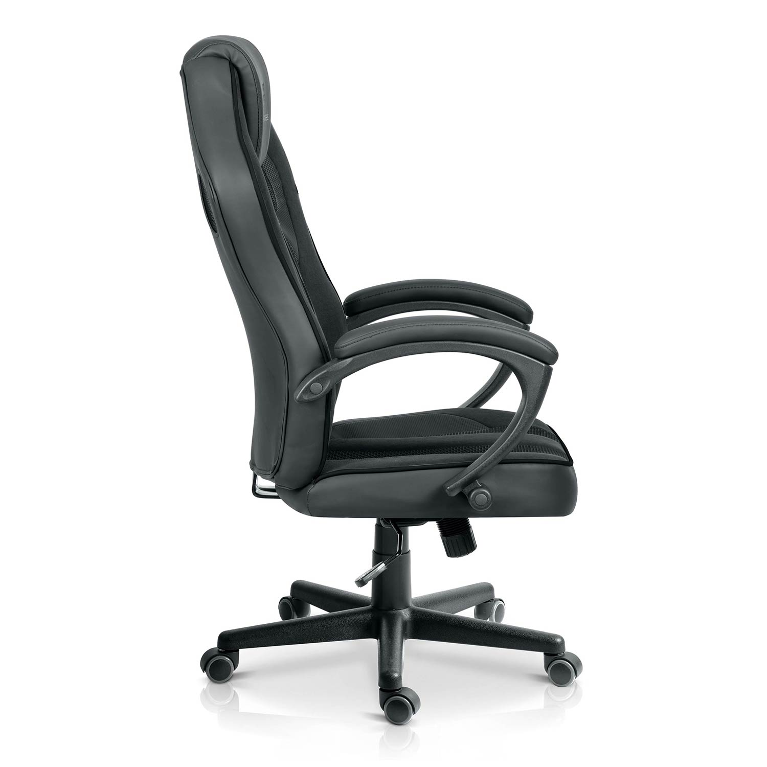 Czarny fotel biurowy z podłokietnikami i kółkami, pokazany z boku.