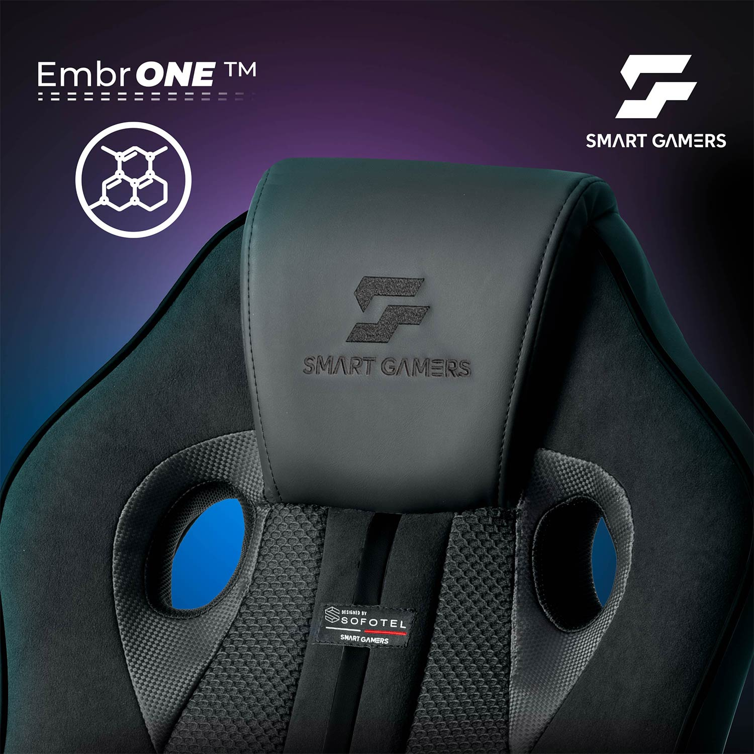 Czarny fotel gamingowy z logo Smart Gamers i napisem "EmbrONE TM".