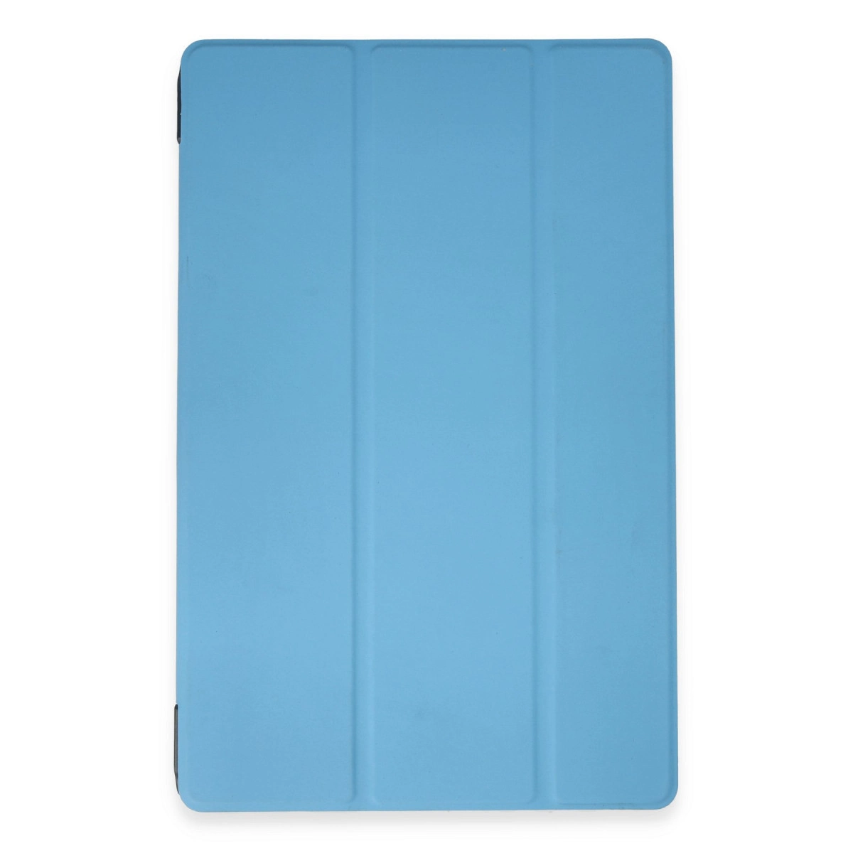 Üç dikey katlanmış açık mavi tablet kılıfı beyaz arka planda.
