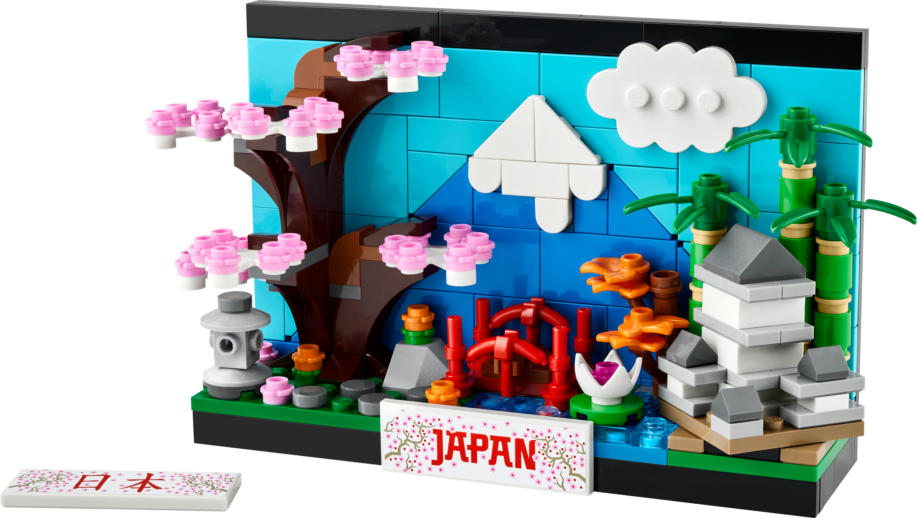 Kiraz çiçekleri, bambu, pagoda ve Japon yazıları içeren Lego modeli Japon sahnesi.