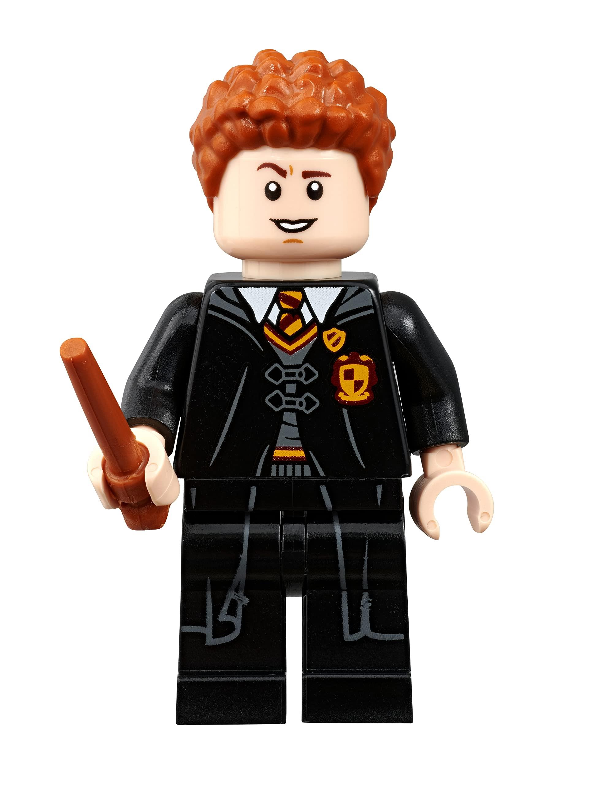 Personaggio Lego con capelli castani ricci, indossa uniforme nera con stemmi.