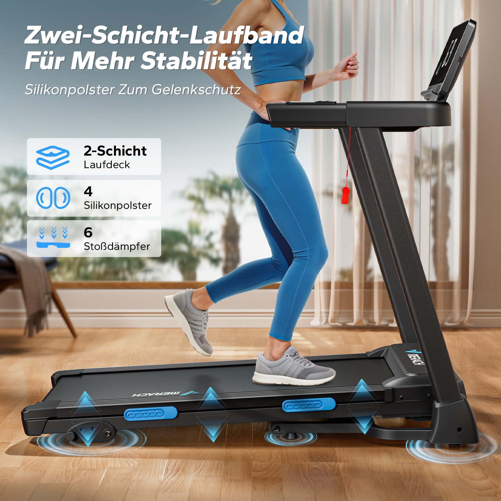 Eine Frau in blauer Sportkleidung läuft auf einem schwarzen Laufband im Haus.