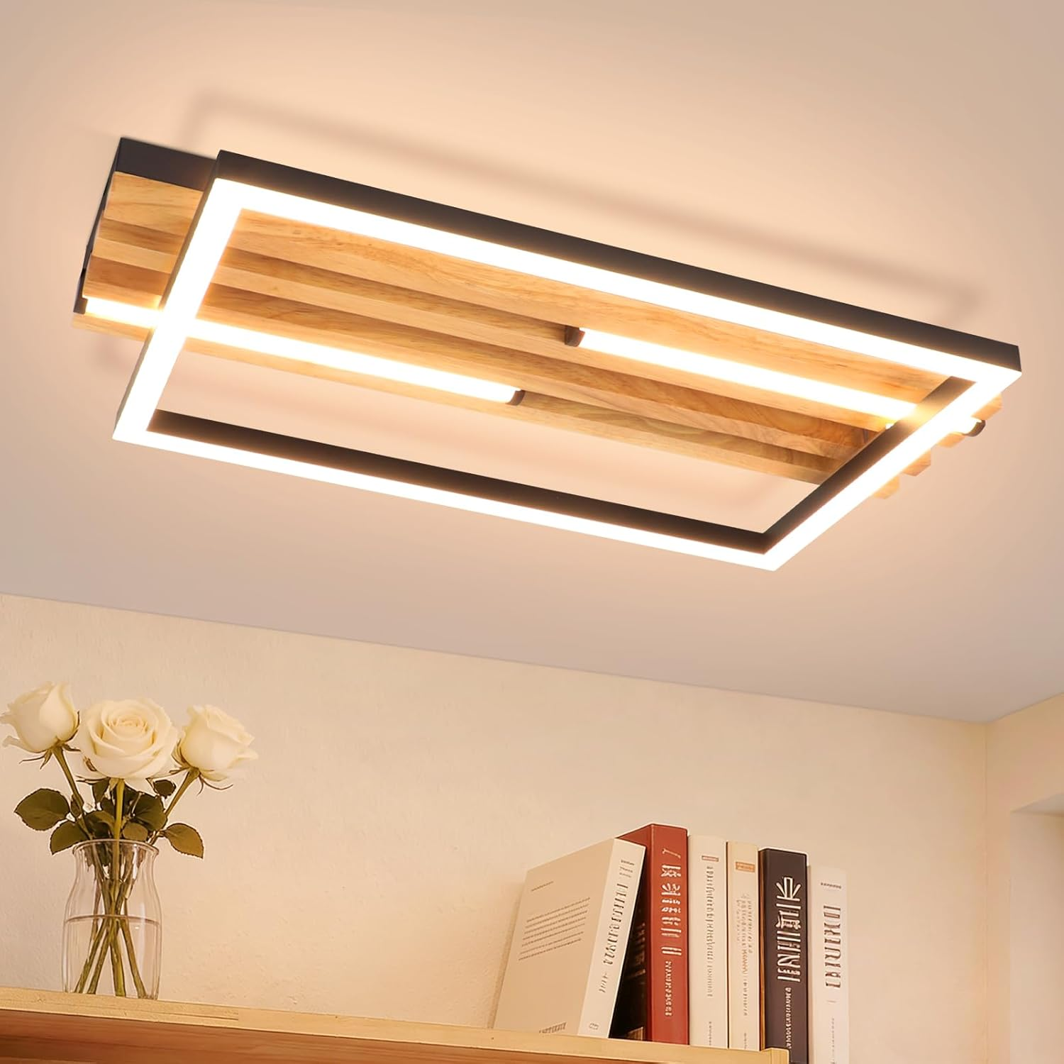 Plafoniera moderna in legno con cornice rettangolare in metallo e illuminazione a LED.