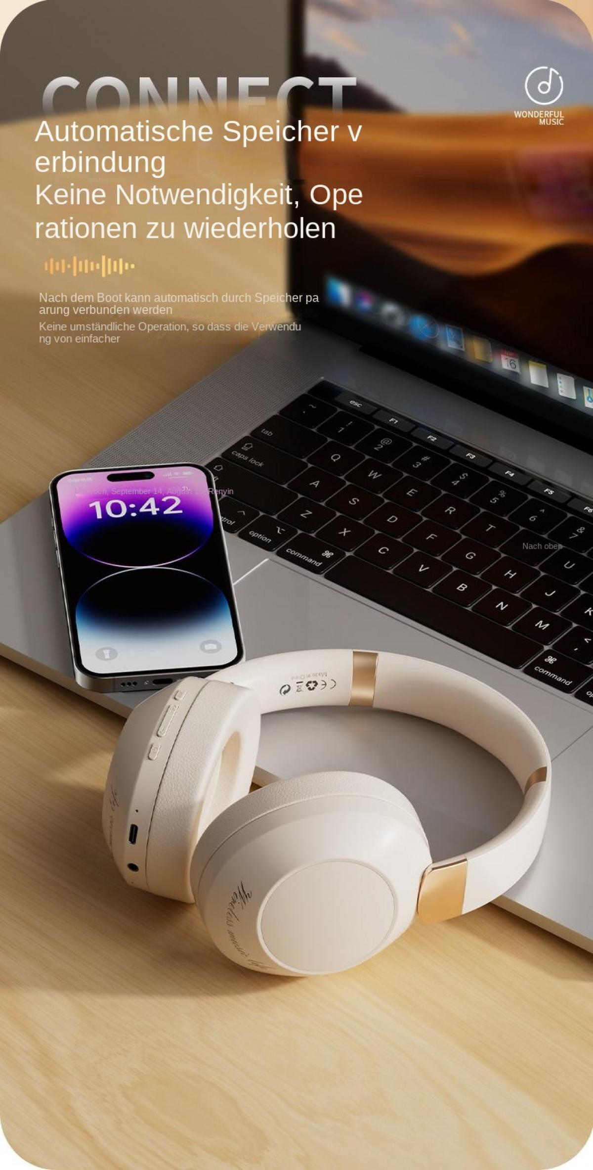 Ein weißes Headset, ein Smartphone und ein Laptop liegen auf einem Holztisch.