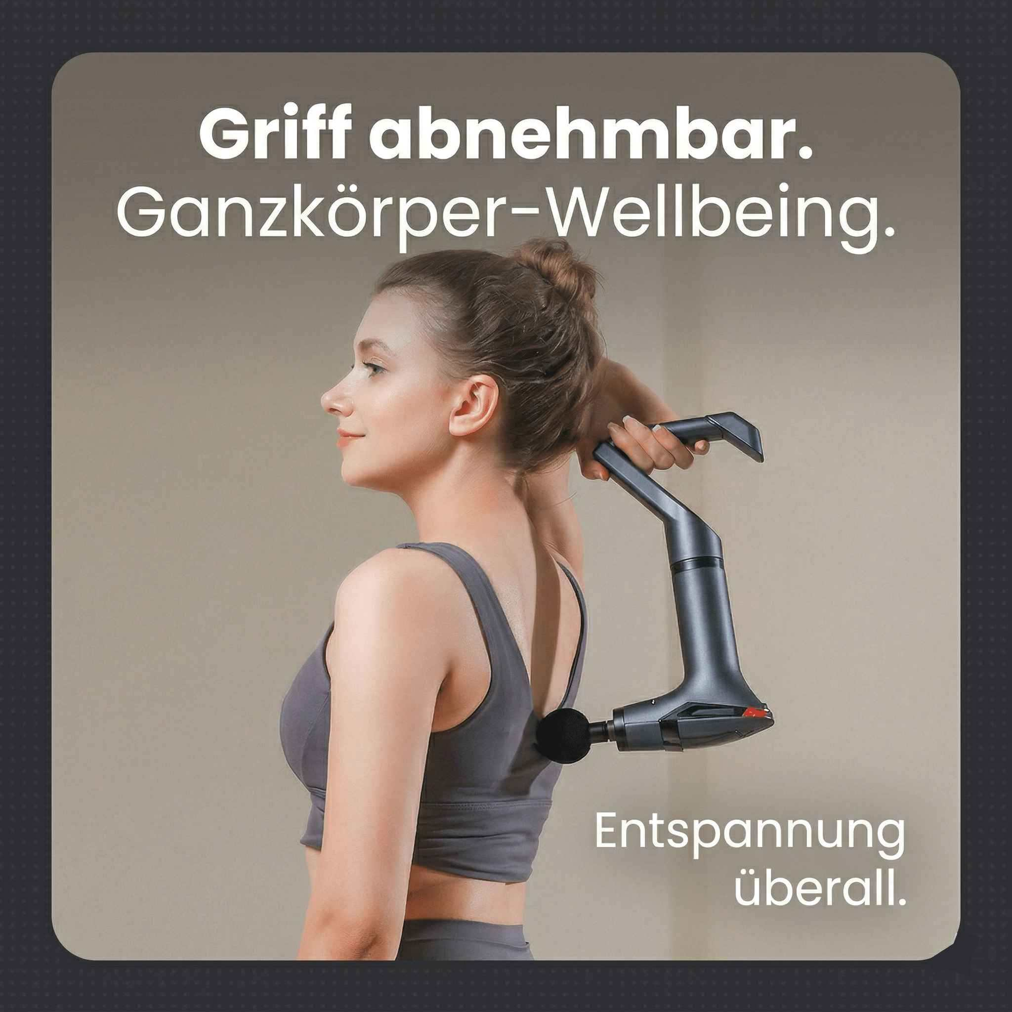 Frau massiert ihren Nacken mit einem Massagegerät.