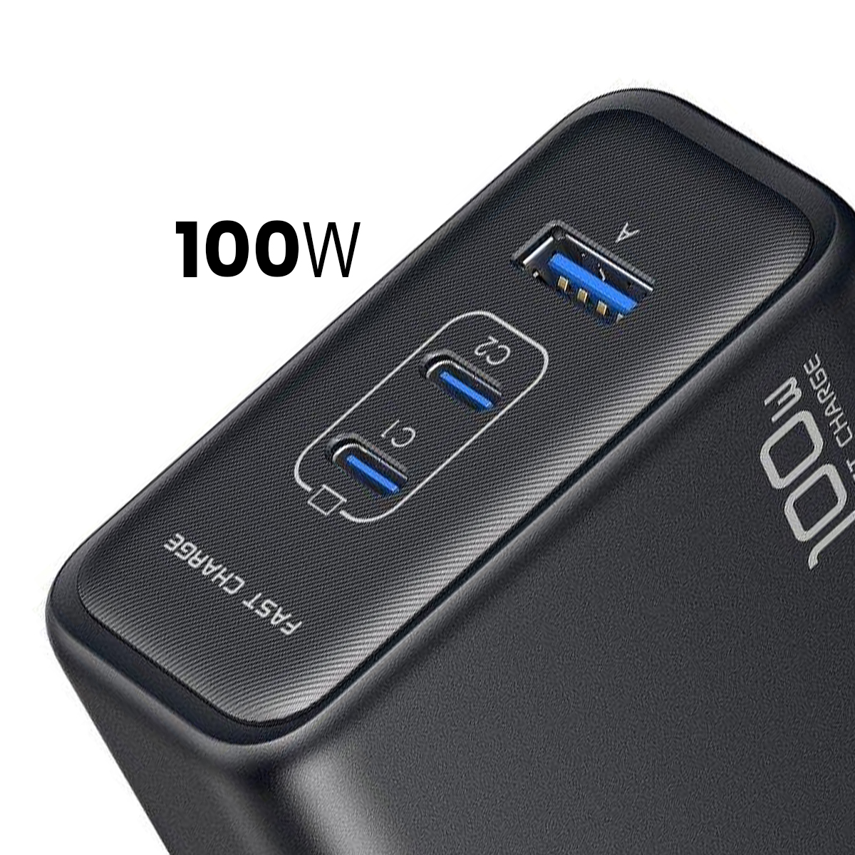 Batería externa negra con puertos USB-A y dos USB-C, etiquetada 100W.