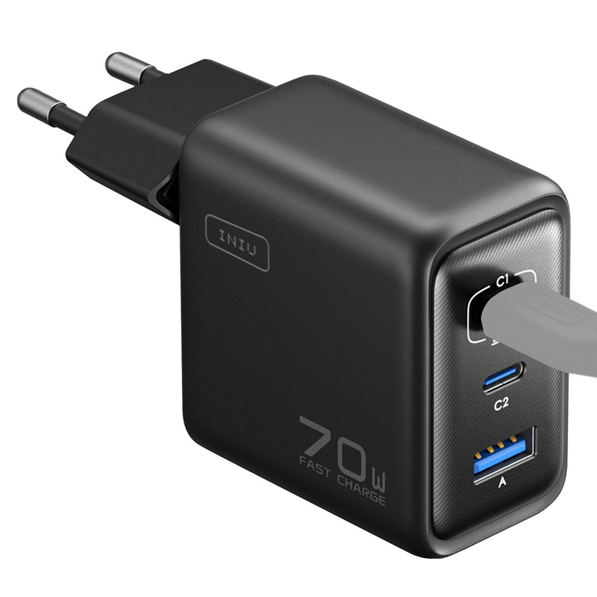 Adattatore nero per ricarica rapida da 70W con due porte USB-C e una USB-A.