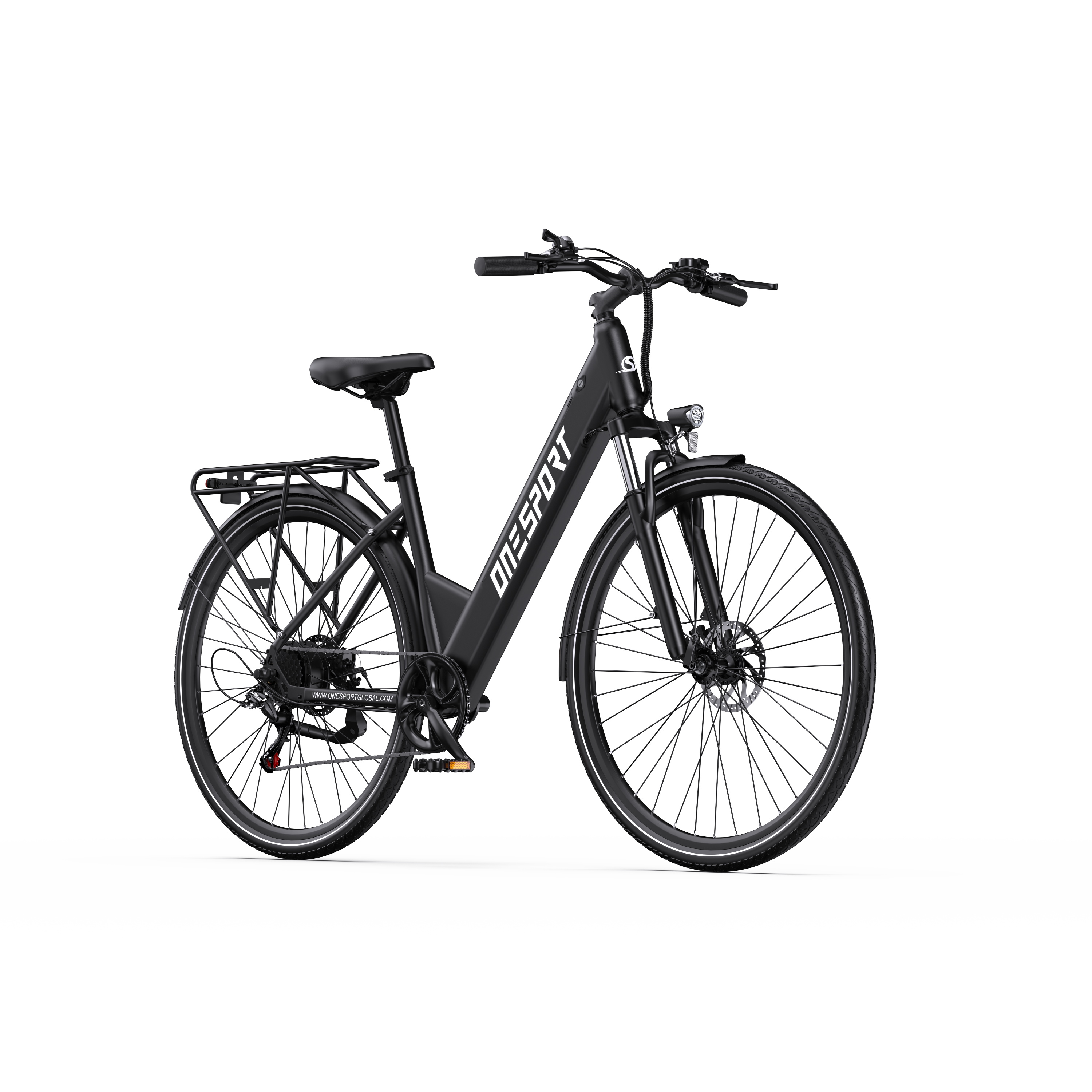 Una bicicletta elettrica nera con portapacchi e freni a disco su sfondo bianco.