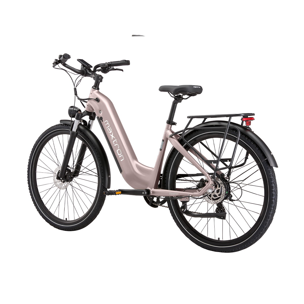 Różowo-złoty rower elektryczny z bagażnikiem i czarnym siodełkiem, białe tło.